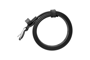 Beyaz arka planda izole edilmiş metal tokalı siyah deri bir kemerin stüdyo fotoğrafı. Online mağazalar, ürün katalogları ve moda aksesuarları için mükemmel..