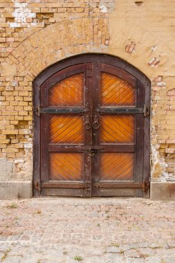 Giriş kapıları için zindan