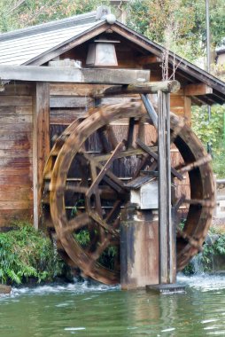 Flaring su akışı döner su çarkı