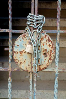 Güvenlik görevlisinin güçlü güvenlik