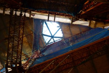 Gökdelende karmaşık bir yenileme çalışması