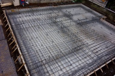 İnşaat alanının temel çalışma kalıbının bar kombinasyonu güçlendirilmesi