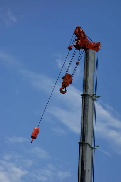 Pattern Large Crane Towering Blue Sky Midsummer — Stock Photo, Image