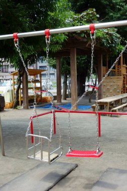 Çocuk parkı eğlence ekipmanları salıncak