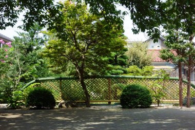 Lüks yerleşim alanındaki bahçe desenleri