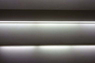 Metalik bir his yaratan ışıklandırma özellikleriyle arkaplan sahnesi