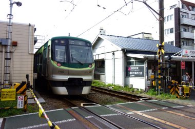 Eski ve antika tasarımlı modern şehir banliyö treni