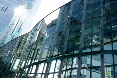 Shibuya, Tokyo, Japonya 8 Temmuz 2025: Yüzyılda bir kez gelişen bir şehrin fütüristik ve çok yönlü tasarım faktörleri