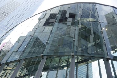 Shibuya, Tokyo, Japonya 8 Temmuz 2025: Yüzyılda bir kez gelişen bir şehrin fütüristik ve çok yönlü tasarım faktörleri