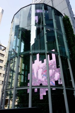 Shibuya, Tokyo, Japonya 8 Temmuz 2025: Yenilenmiş şehrin gelecekteki tasarım faktörü