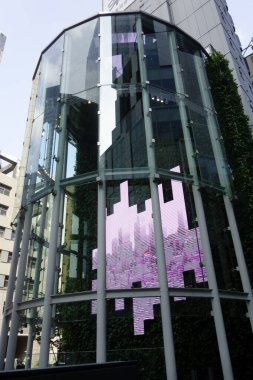 Shibuya, Tokyo, Japonya 8 Temmuz 2025: Yenilenmiş şehrin gelecekteki tasarım faktörü