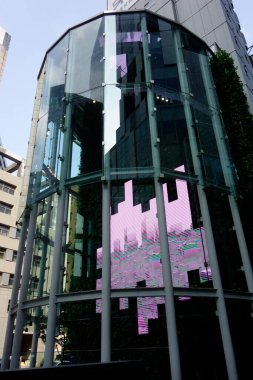 Shibuya, Tokyo, Japonya 8 Temmuz 2025: Yenilenmiş şehrin gelecekteki tasarım faktörü