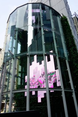 Shibuya, Tokyo, Japonya 8 Temmuz 2025: Yenilenmiş şehrin gelecekteki tasarım faktörü