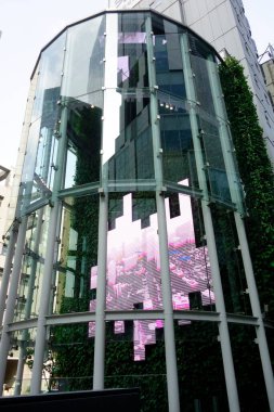 Shibuya, Tokyo, Japonya 8 Temmuz 2025: Yenilenmiş şehrin gelecekteki tasarım faktörü