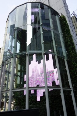 Shibuya, Tokyo, Japonya 8 Temmuz 2025: Yenilenmiş şehrin gelecekteki tasarım faktörü