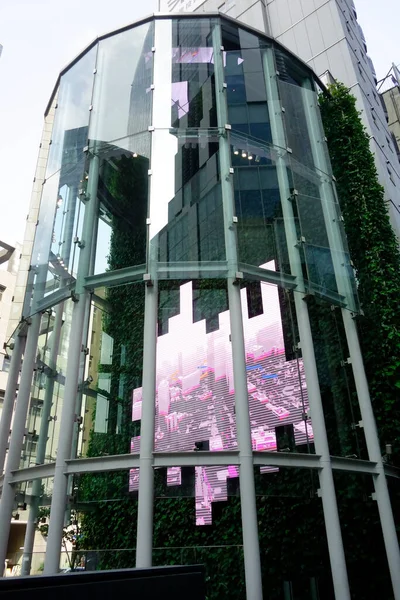 Shibuya, Tokyo, Japonya 8 Temmuz 2025: Yenilenmiş şehrin gelecekteki tasarım faktörü