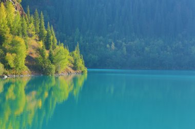 Kazakistan'ın dağ gölü issyk