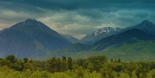 Mountains and peaks — Stock Photo, Image