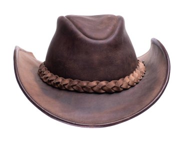 Beyaz arka planda izole edilmiş eski kahverengi deri kovboy şapkası.