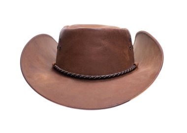 Beyaz arka planda izole edilmiş eski kahverengi deri kovboy şapkası.