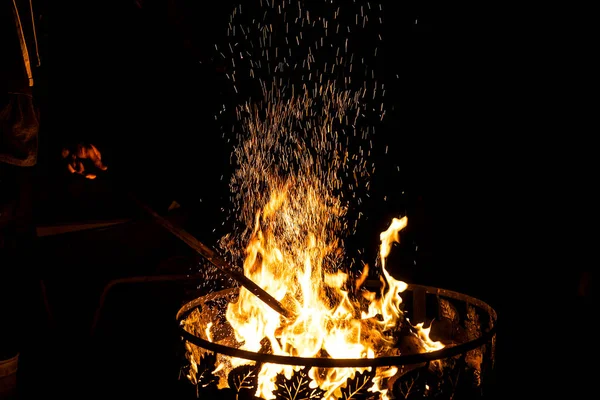 Sparks Fly Bonfire Fire Bowl Night Sky — Stock Photo, Image