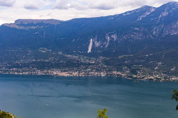 从Tremosine俯瞰加尔达湖 — 图库照片