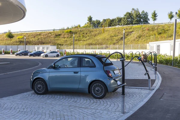 Zusmarshausen Niemcy 2021 Fiat 500E Icon Wymienne Ładowanie Akumulatorów Nowo — Zdjęcie stockowe