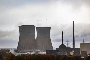 Gundremmingen nükleer santralinde patlama başladı. Almanya, Gundremmingen, 25 Ekim 2025