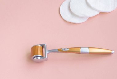 Yüz için Derma Tekerlekli Mikro İğne Kozmetik Mikrodermabrasyon Aracı.