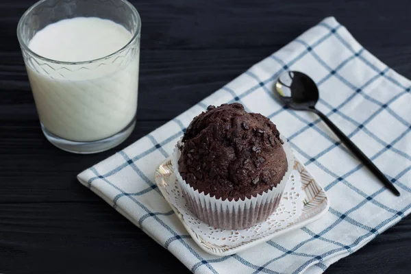 Homemade chocolate muffins or cake with a glass of milk. Place for text — Stock Photo, Image