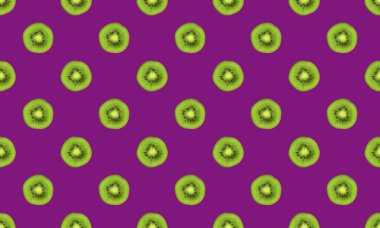 Doku. Kivi 'nin mor arka planda tekrarlanan pürüzsüz deseni. Kivi kesildi.. 