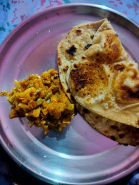 Kızarmış lahana ve Hint yemeği aranıyor.