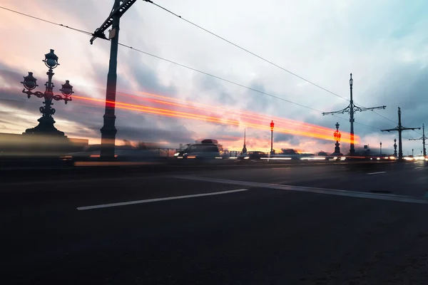 Desenfoque de movimiento de la ciudad. Fondo nocturno — Foto de Stock