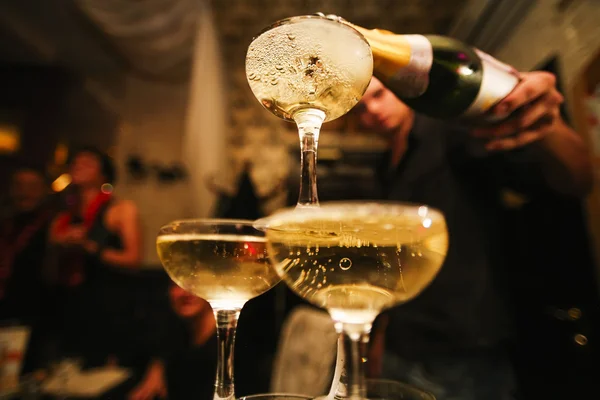 Berg glazen van champagne — Stockfoto