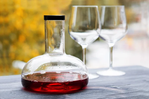 Wine decanter and empty glasses — Stock Photo, Image