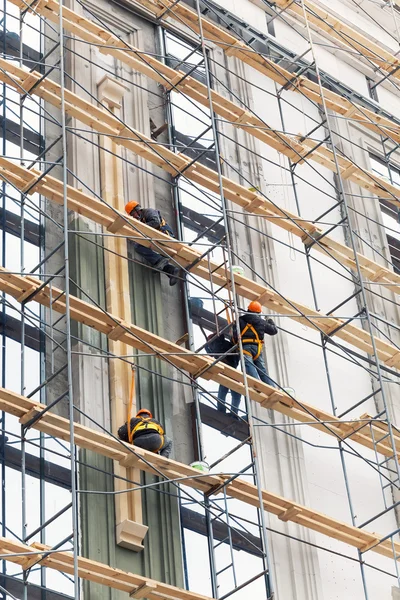 Bouw met steigers — Stockfoto