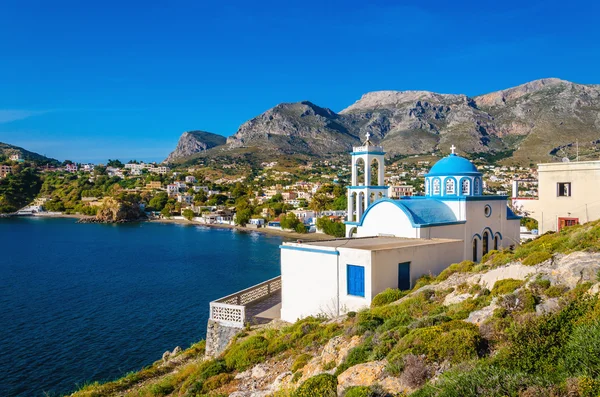 Yunan mavi kubbe kiliseler, Kalymnos, Yunanistan — Stok fotoğraf