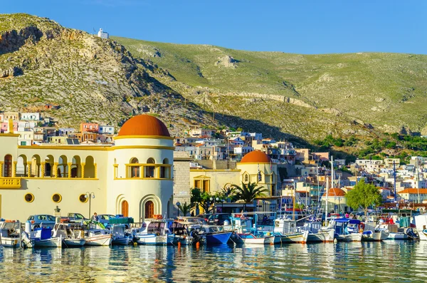 Pothia, capital y puerto de Kalymnos, Grecia — Foto de Stock