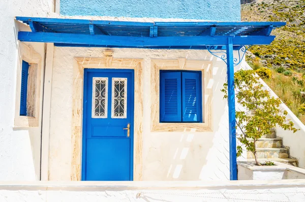 Portes et fenêtres en bois bleu, Grèce — Photo