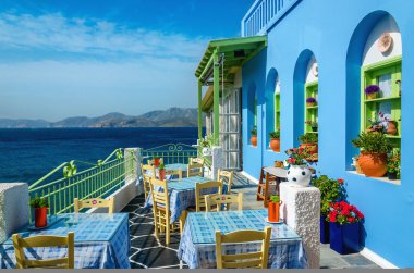 Yunanistan renkli Yunan restoranında tipik