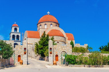 Klasik kırmızı çatı, Yunanistan ile Yunan Manastırı