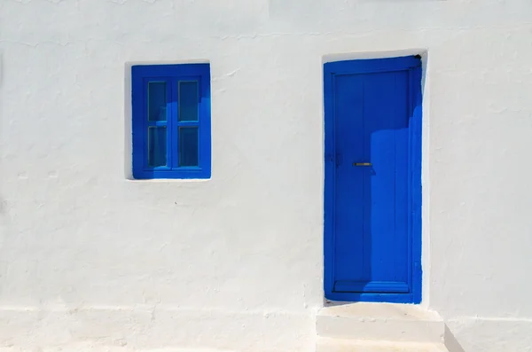 Puerta y ventana de madera azul icónico, Grecia —  Fotos de Stock