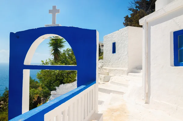 Görög templom az ikonikus kék színű, Görögország — Stock Fotó