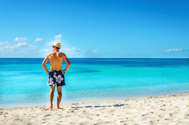 Adam altın kum ile egzotik Plajı