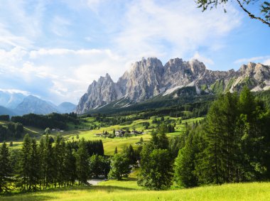 Cristallo dağlar üzerinde şaşırtıcı görünümü