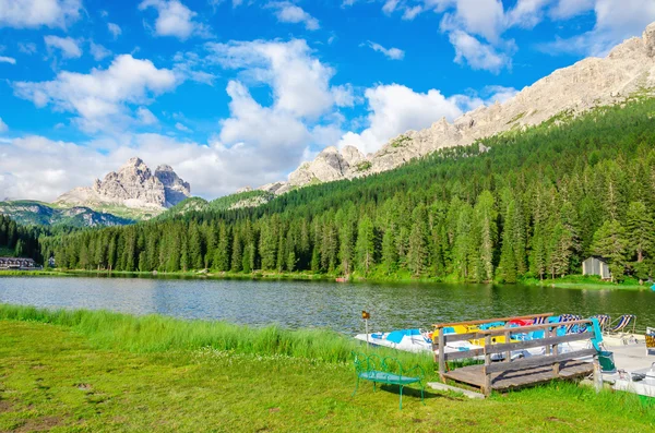 View on peaceful lake with pedal boat — Stock Photo, Image