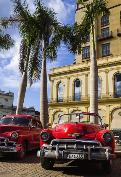 Red classic American cars — Stock Photo, Image