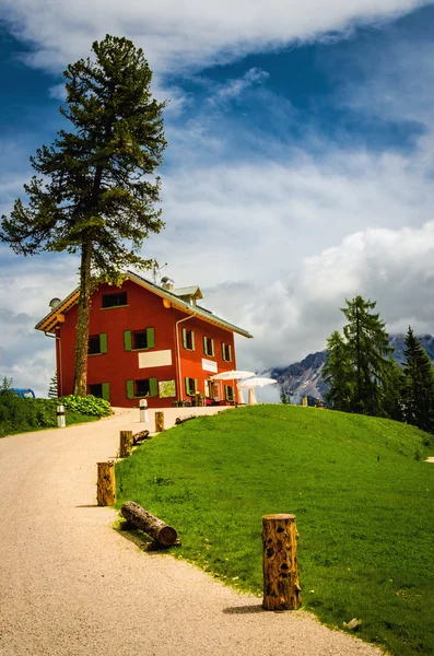 Adembenemend uitzicht op de mountani hut — Stockfoto