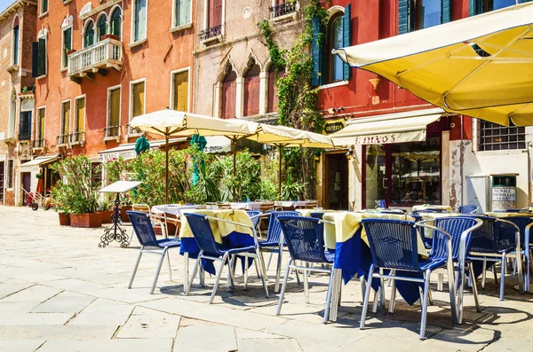 Restaurant on the squares in Venice — Stock Photo, Image