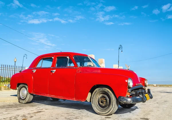 Klasik Amerikan kırmızı araba — Stok fotoğraf